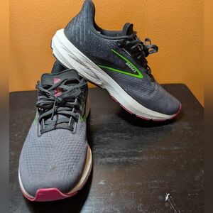 Brooks Launch 10 | Women's Size 9W | Blackened Pearl & Green ⚡️